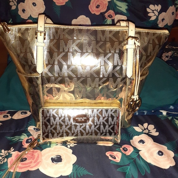 Michael Kors Purse Set - Picture 1 of 4